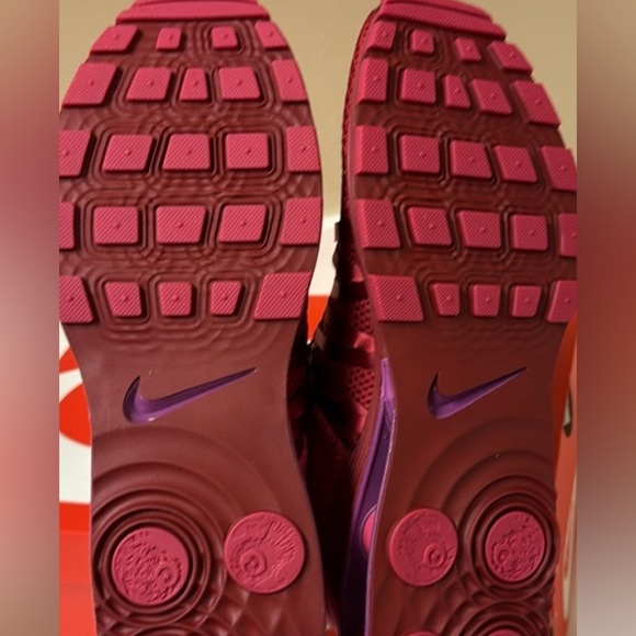 Nike Red Shox Gravity women’s Sneakers Sz 7 - Picture 5 of 5